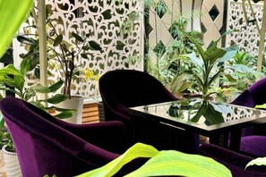تناول الطعام بالخارج