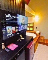 Honeymoon Chalet | Minibar, individually furnished, laptop workspace, blackout drapes