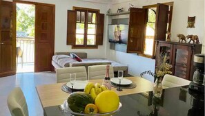 Family Apartment | Minibar, individually furnished, laptop workspace, blackout drapes