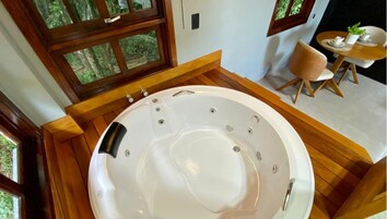 Honeymoon Chalet | Indoor spa tub