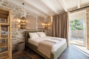 3 makuuhuonetta, silitysrauta/-lauta, ilmainen Wi-Fi, vuodevaatteet