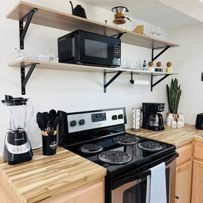 Private kitchen - Private, cozy, beach guest-suite C (Venice)