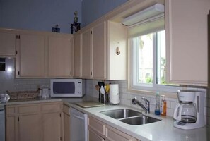 Micro-ondes, plaque de cuisson, lave-vaisselle