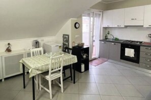 Private kitchen - Chalet by the Sea (Catanzaro)