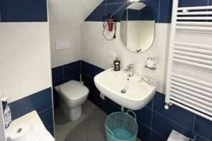 Shower, bidet - Chalet by the Sea (Catanzaro)
