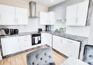 Mikrowelle, Ofen, Geschirrspüler