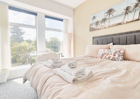 2 bedrooms, iron/ironing board, free WiFi, bed sheets