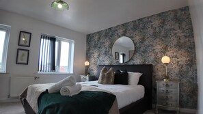 4 Schlafzimmer, Bügeleisen/Bügelbrett, kostenloses WLAN, Bettwäsche