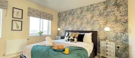 4 bedrooms, iron/ironing board, free WiFi, bed sheets