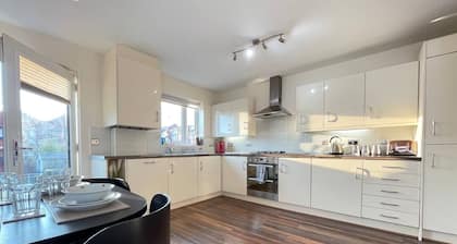 Stylish Stay in Vibrant Salford, Manchester!