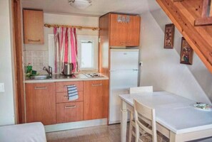 Private kitchen - Haraki village studios & cars standard apartment (Charaki)