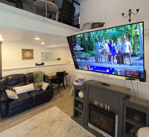 Smart-TV, Kamin, Tischfußball, Tischtennisplatte