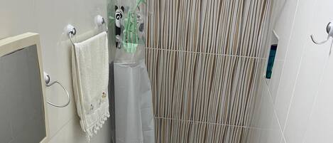 Pyyhkeet, saippua, vessapaperi