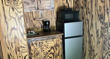 Cozy cabin #5 located 1 mile from Bennett Spring State Park