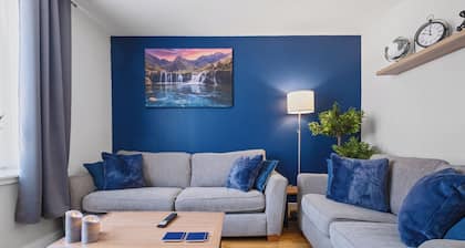 Caledonian Buildings 20 b, stylish city centre apartment.85-inch TV, king beds.