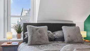 3 bedrooms, iron/ironing board, free WiFi, bed sheets