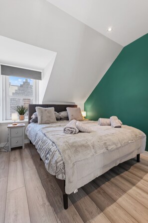 3 bedrooms, iron/ironing board, free WiFi, bed sheets