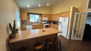 Mikrobølgeovn, ovn, kogeplade, opvaskemaskine