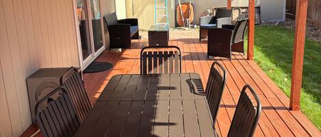 屋外ダイニングエリア