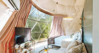 Romantic Couples Luxury Dome- Hot Tub/Heated Floors