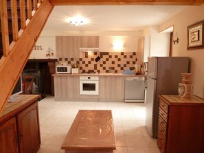 Microwave, oven, dishwasher - La Place - CELLE-EN-MORVAN (LA) (CELLE-EN-MORVAN (LA))