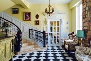 Unclassified image, 2 of 7, button - Chateau De France Bed & Breakfast (Yilan)