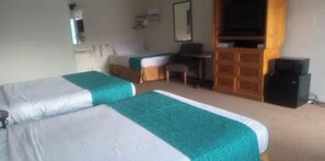 Deluxe 3 Queen Beds Suite Non-Smoking