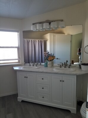 Hair dryer, towels, toilet paper - Beat the Valley heat! AVAILABLE AUGUST THROUGH MID-OCTOBER only. 30-day min. (Prescott)