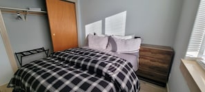 Desk, WiFi, bed sheets