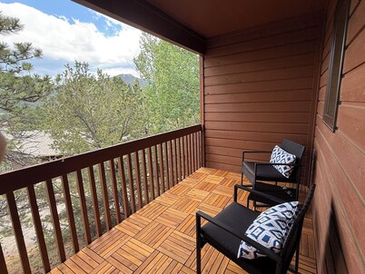 Family Friendly Cozy Mountain Getaway close to RMNP!