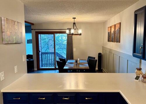 Family Friendly Cozy Mountain Getaway close to RMNP!