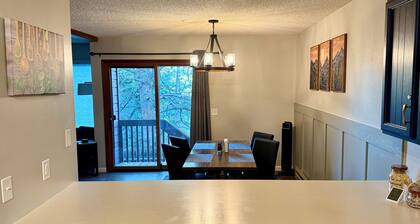 Family Friendly Cozy Mountain Getaway close to RMNP!