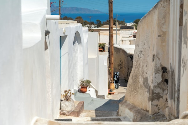 Canava Cave Messavoli Residence - Traditional Cycladic House - Santorini