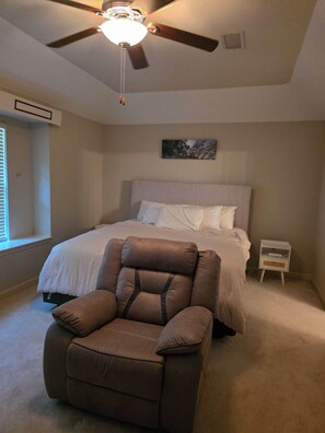 3 bedrooms, iron/ironing board, free WiFi, bed sheets