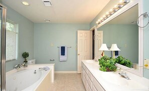 Shower, jetted bath, hair dryer, towels