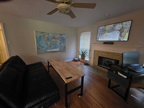Smart TV, fireplace - 3 Bedroom house - The Woodlands - 30+ Days Only- Walk to Bear Branch from yard! (Spring)