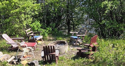 Charming 2-bedroom on Cluculz Lake.