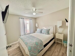 4 bedrooms, iron/ironing board, WiFi, bed sheets
