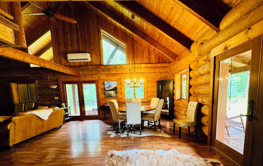 Cozy 3-bdrm Mtn "Cabin In The Canyon" 8 Acre W/wifi, Ac Between Wfish And Cfalls - Columbia Falls, MT