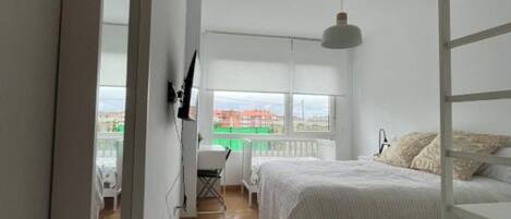 1 slaapkamer, een strijkplank/strijkijzer, wifi, beddengoed