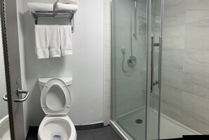 吹风机、毛巾、肥皂、卫生纸