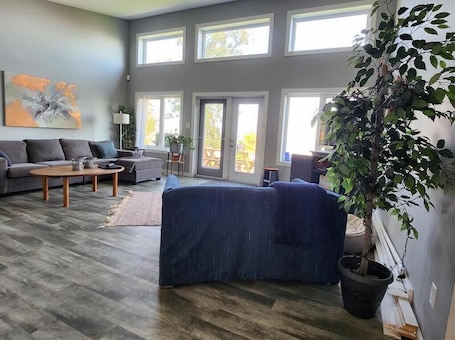 Smart TV, DVD player. Waterfront Family Oasis – Comfort & Charm