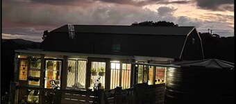 Tulip Cottage in Wine Country with fireplace, garden and outdoor bath house,