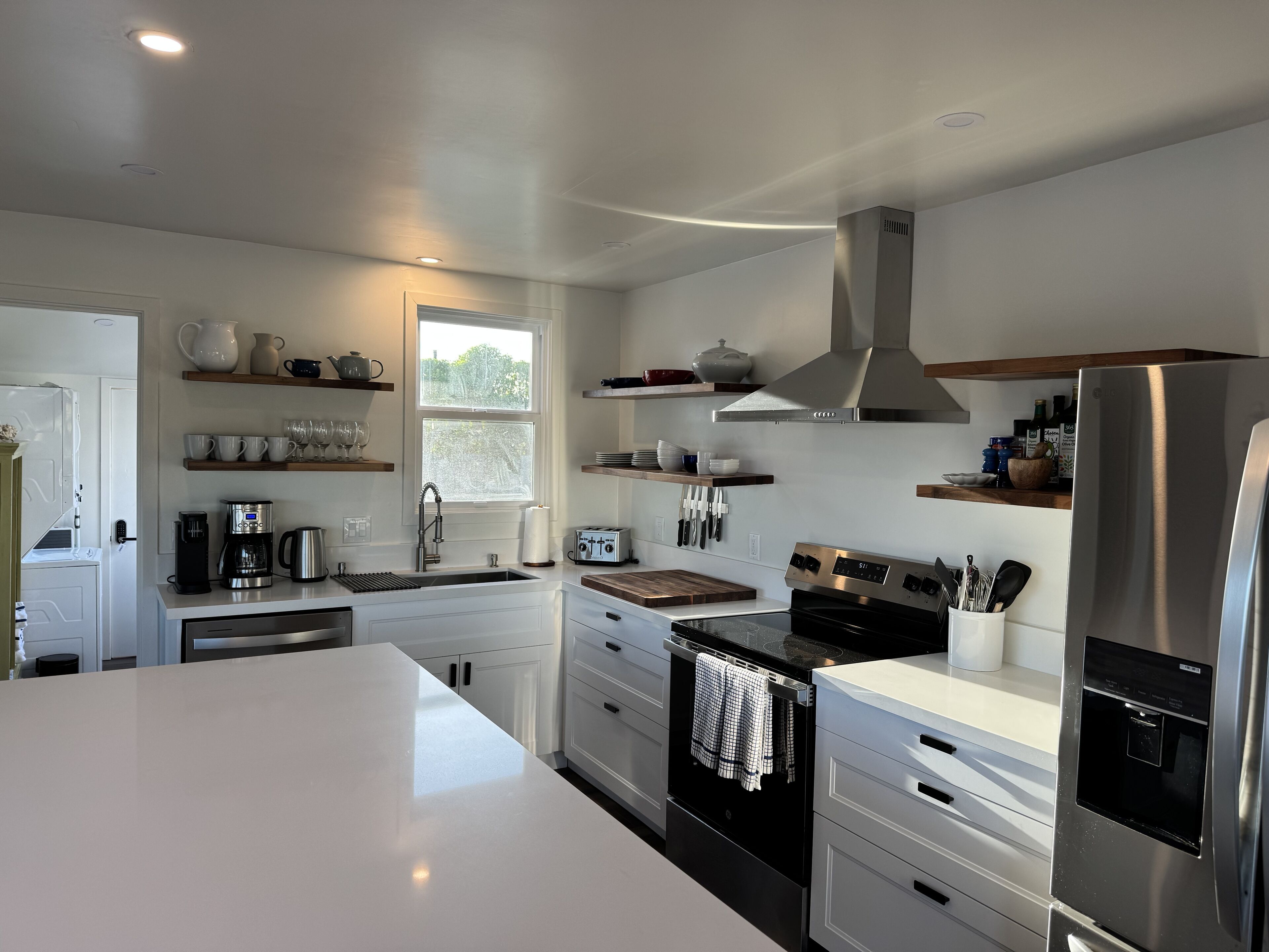 冰箱、微波炉、烤箱、炉灶