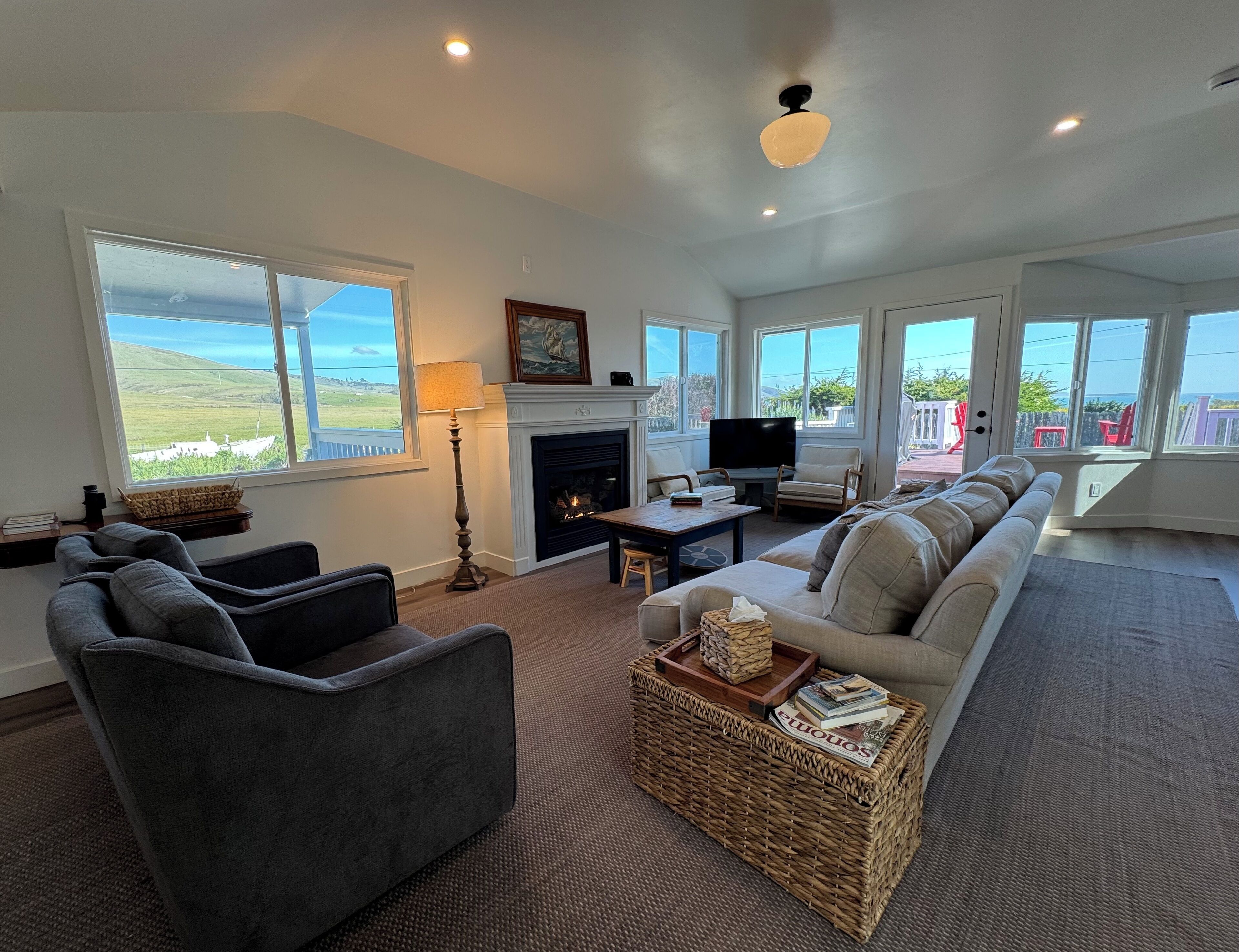 电视、壁炉、书、打印机