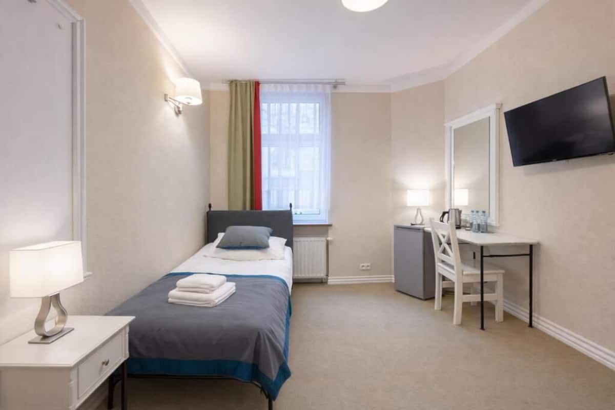 Enkeltrom – classic | Minibar, skrivebord, skrivebord for bærbar PC og wi-fi (inkludert)