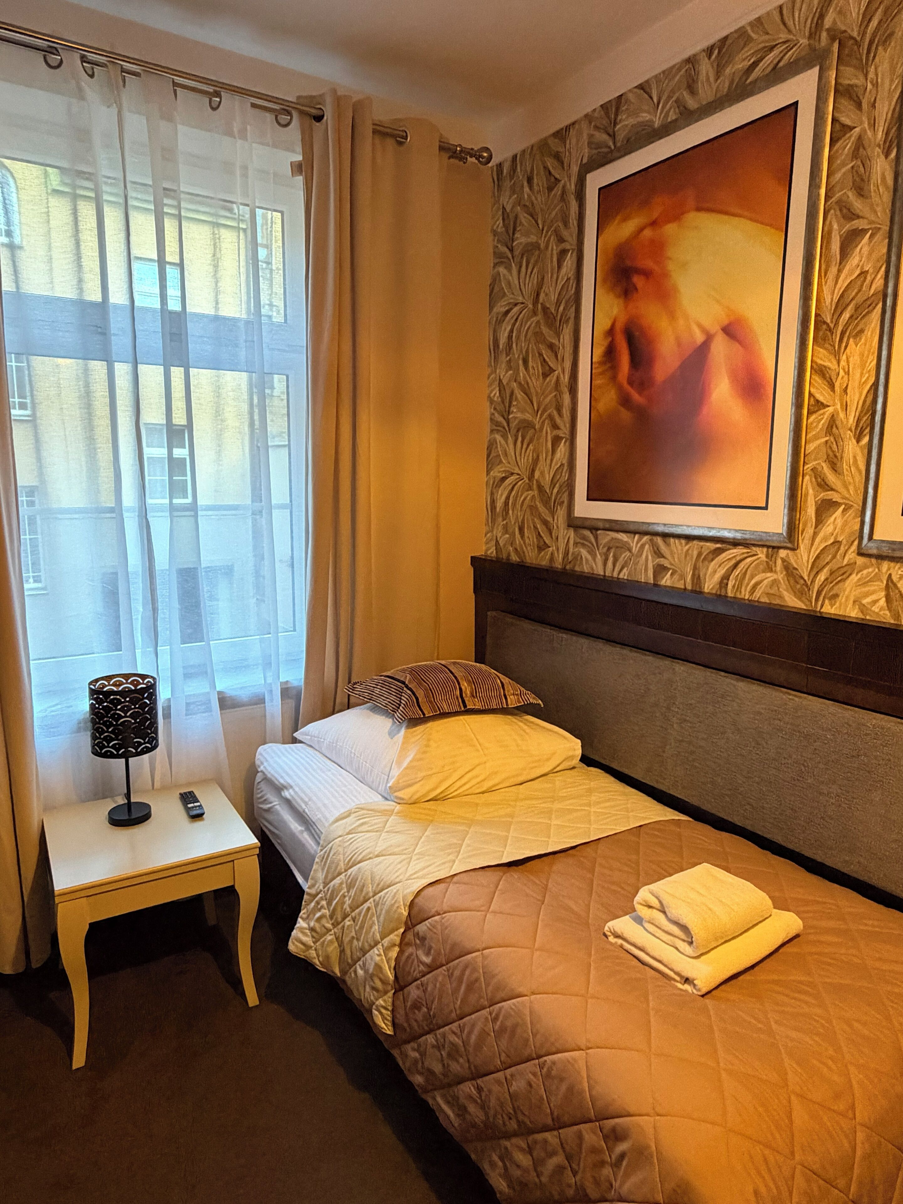 Minibar, bureau, espace de travail pour ordinateur portable