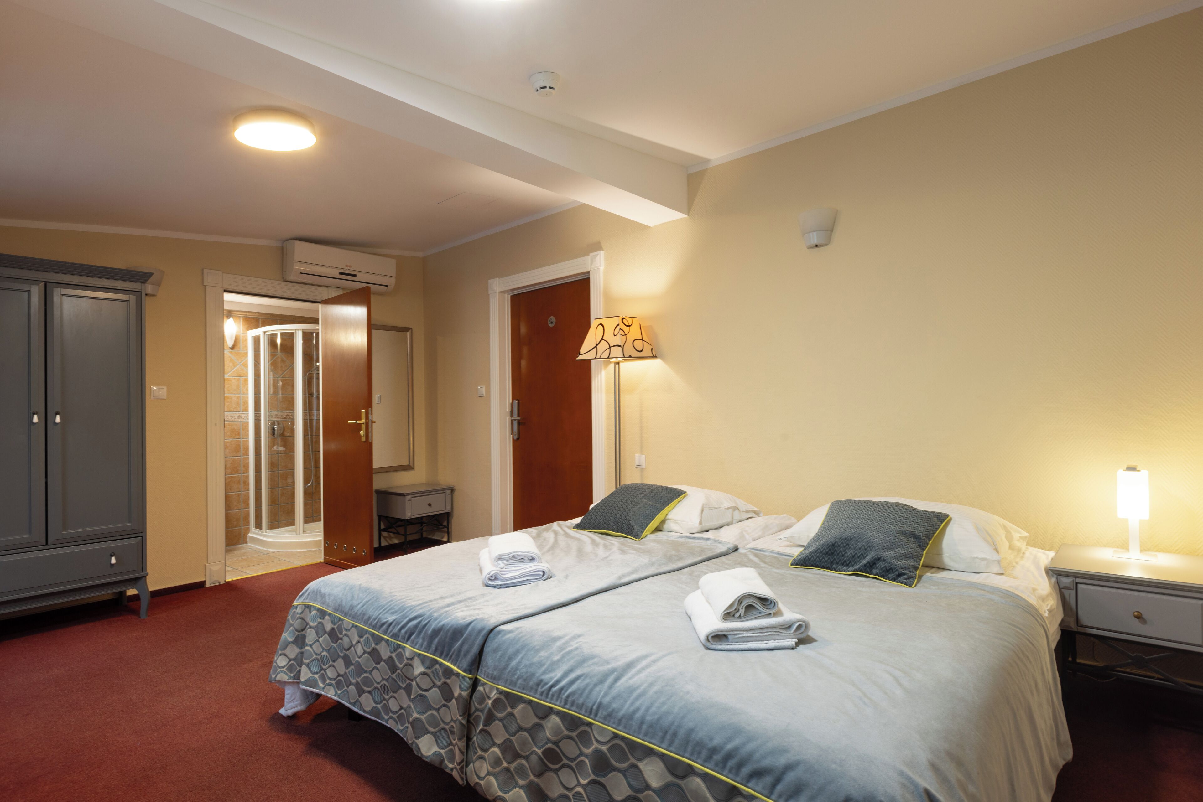 Doppelzimmer | Minibar, Schreibtisch, laptopgeeigneter Arbeitsplatz, kostenloses WLAN