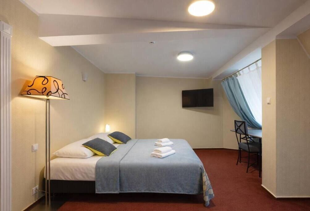 Dobbeltrom | Minibar, skrivebord, skrivebord for bærbar PC og wi-fi (inkludert)