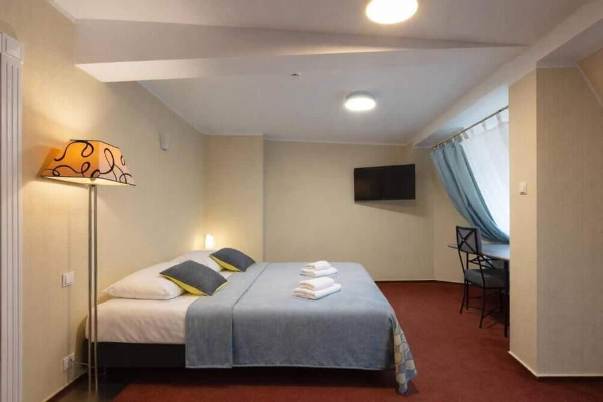 Dobbeltrom | Minibar, skrivebord, skrivebord for bærbar PC og wi-fi (inkludert)